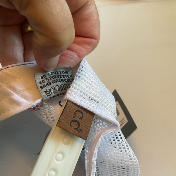 Fashion City - Men's HOOKED Patch Embroidered Baseball Cap with Meshed Back - Picture 6 of 6